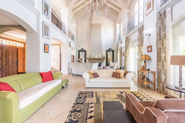 5 bedroom Villa for sale in Marbella with pool garage - € 3,100,000 (Ref: 10066550)
