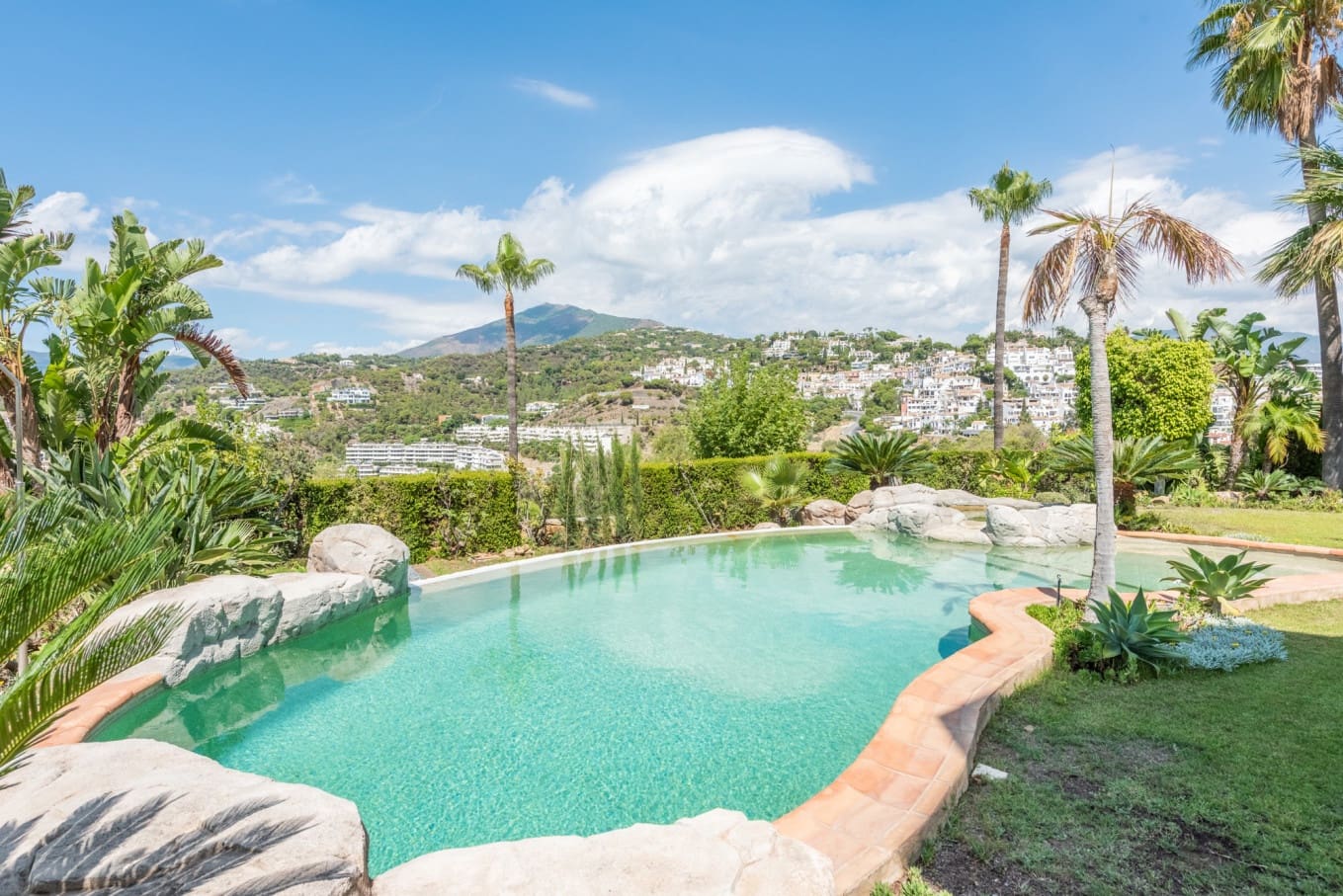 5 bedroom Villa for sale in Marbella with pool garage - € 3,100,000 (Ref: 10066550)
