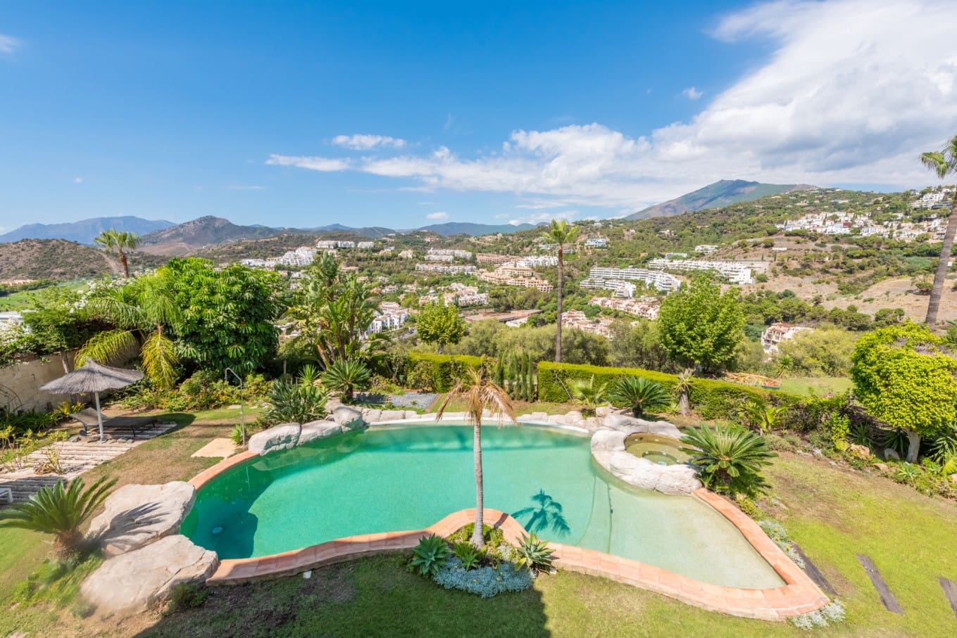 5 bedroom Villa for sale in Marbella with pool garage - € 3,100,000 (Ref: 10066550)