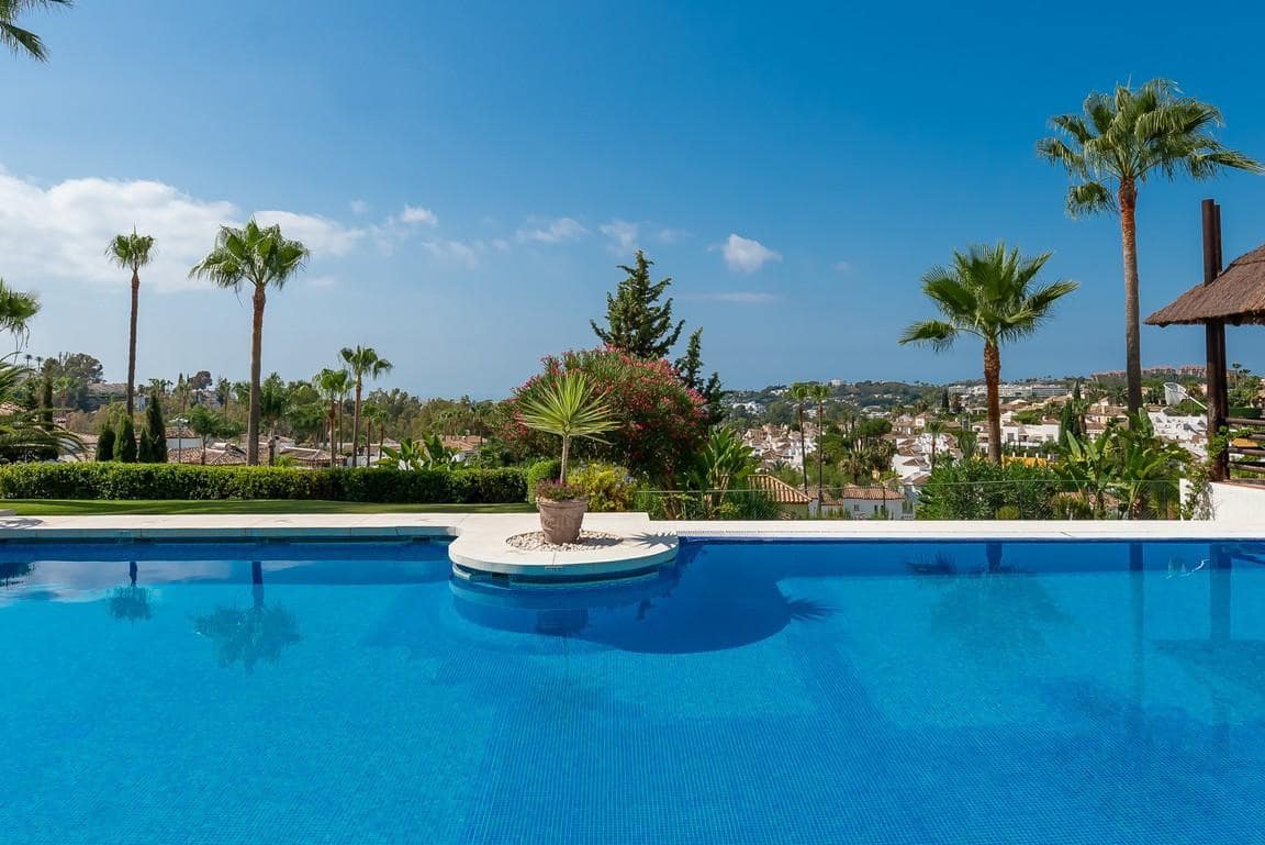 3 soveværelse Lejlighed til salg i Nueva Andalucia med swimmingpool garage - € 750.000 (Ref: 10066551)