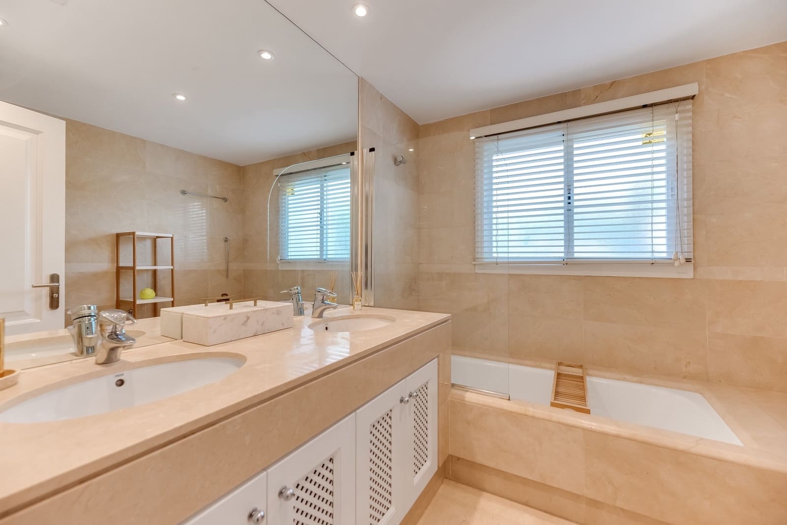 3 soveværelse Lejlighed til salg i Nueva Andalucia med swimmingpool garage - € 750.000 (Ref: 10066551)