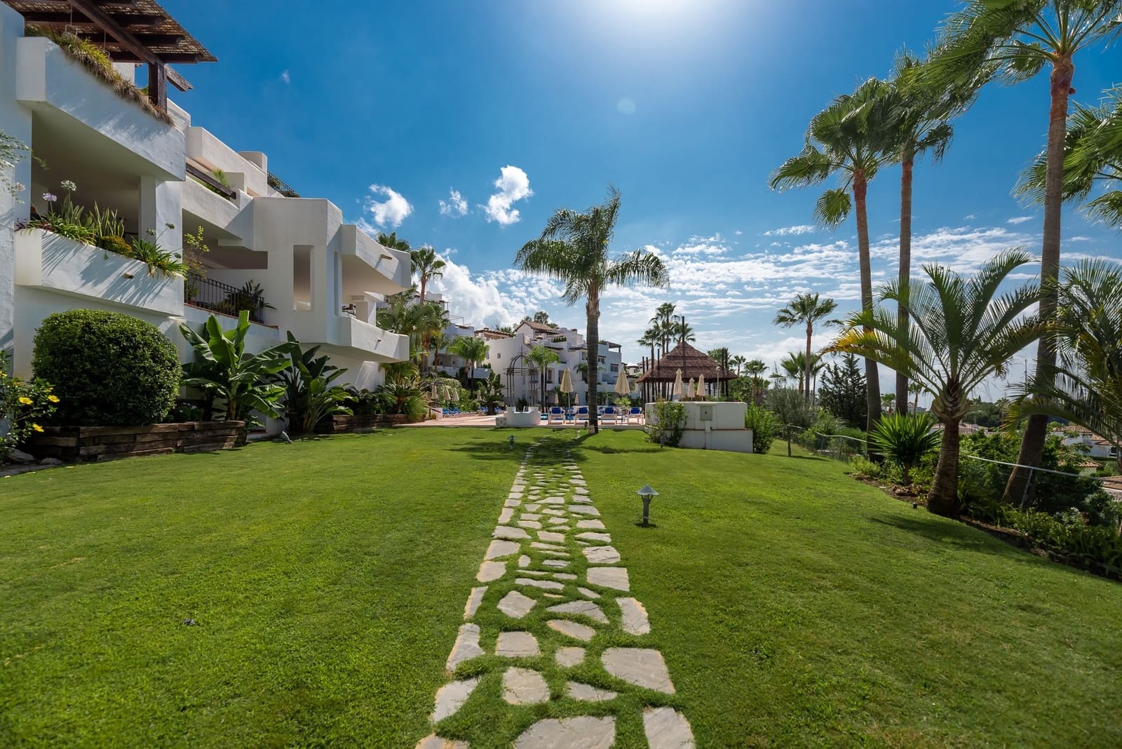 3 soveværelse Lejlighed til salg i Nueva Andalucia med swimmingpool garage - € 750.000 (Ref: 10066551)
