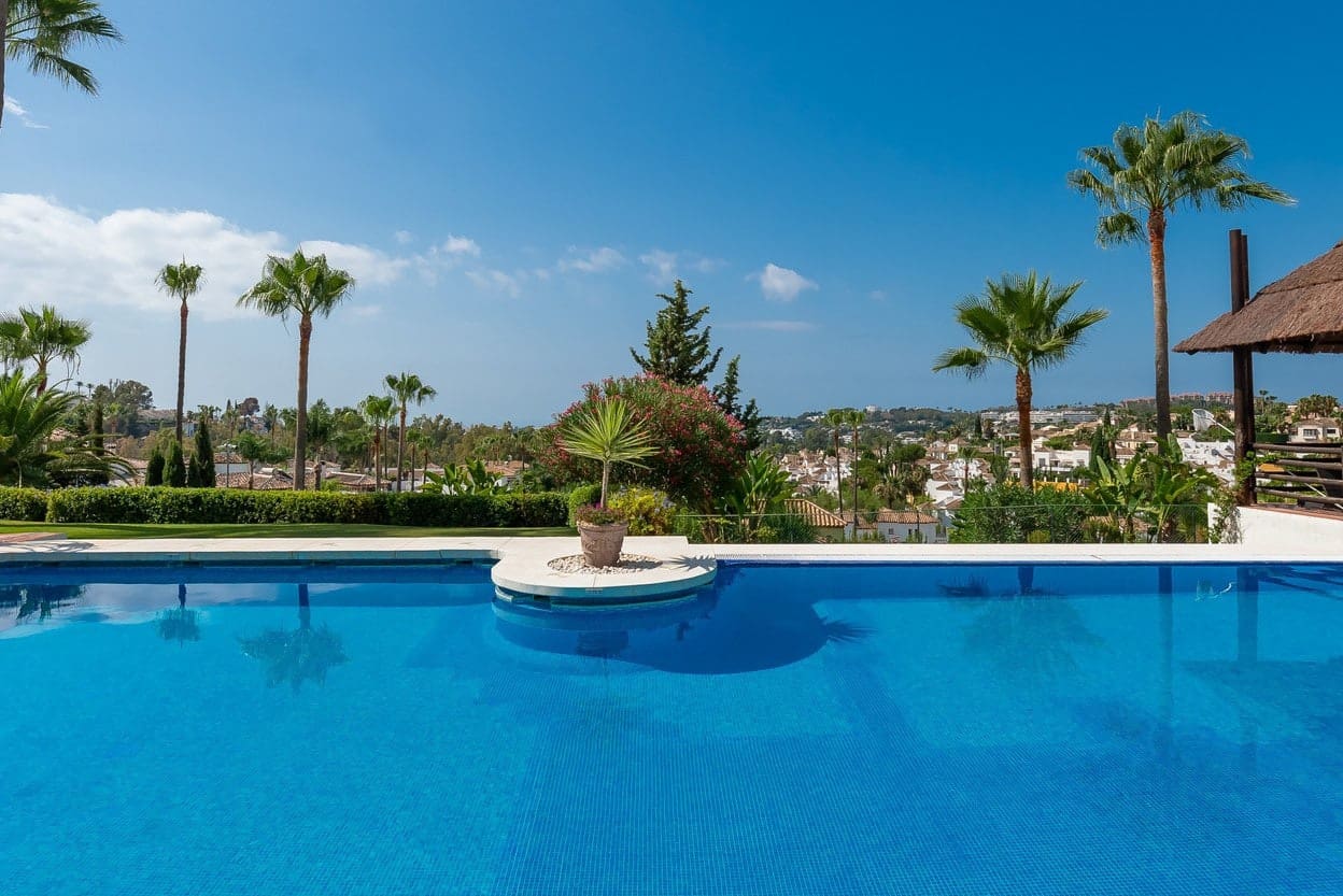 3 soveværelse Lejlighed til salg i Nueva Andalucia med swimmingpool garage - € 750.000 (Ref: 10066551)