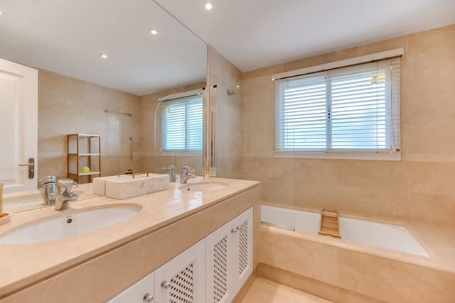 3 slaapkamer Appartement te koop in Marbella met zwembad garage - € 750.000 (Ref: 10066552)