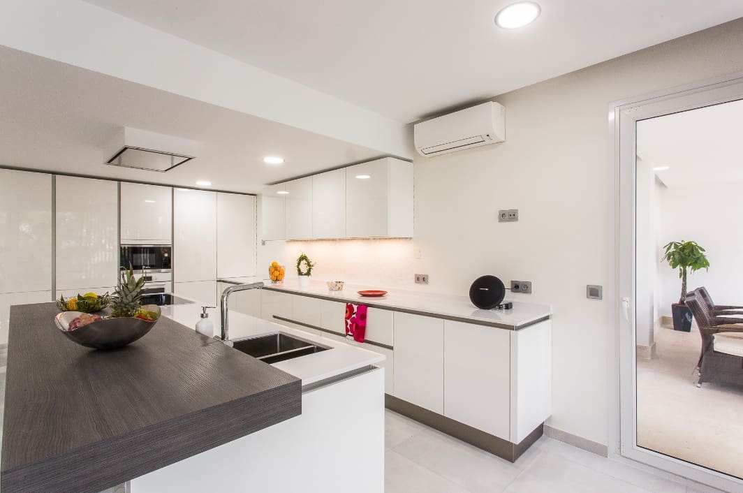 7 soverom Villa til salgs i Marbella med svømmebasseng garasje - € 2 750 000 (Ref: 10066553)