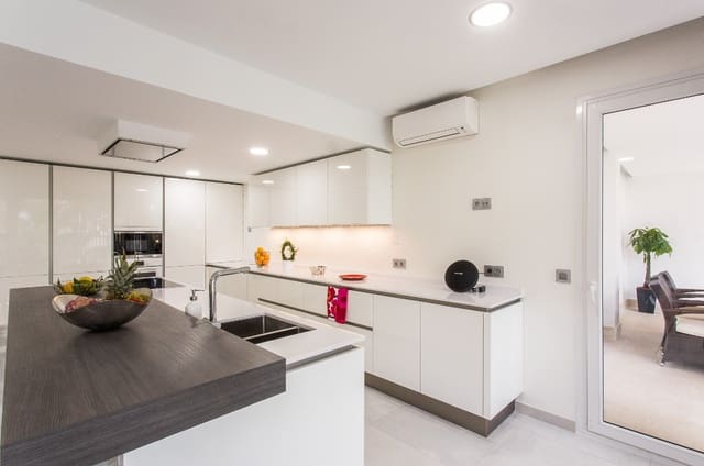 7 soverom Villa til salgs i Marbella med svømmebasseng garasje - € 2 750 000 (Ref: 10066553)