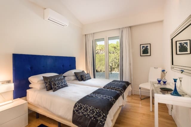 7 soverom Villa til salgs i Marbella med svømmebasseng garasje - € 2 750 000 (Ref: 10066553)