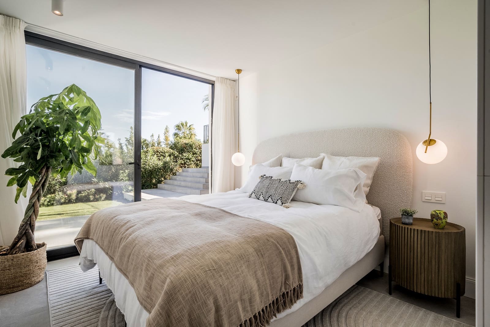 5 bedroom Villa for sale in Marbella with pool garage - € 3,395,000 (Ref: 10066554)