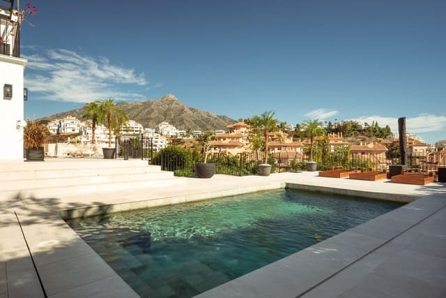5 bedroom Villa for sale in Marbella with pool garage - € 3,395,000 (Ref: 10066554)