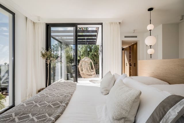 5 bedroom Villa for sale in Marbella with pool garage - € 3,395,000 (Ref: 10066554)