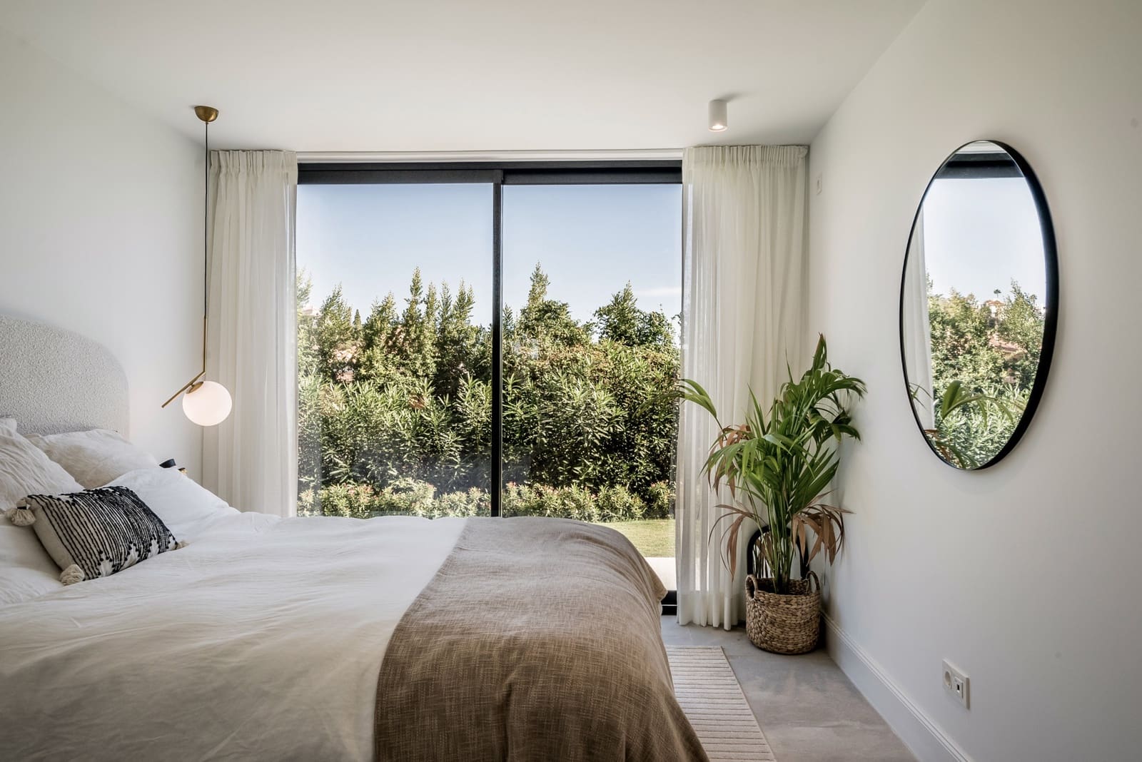 5 bedroom Villa for sale in Marbella with pool garage - € 3,395,000 (Ref: 10066554)