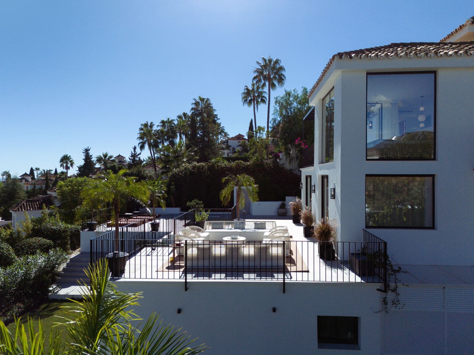 5 bedroom Villa for sale in Marbella with pool garage - € 3,395,000 (Ref: 10066554)