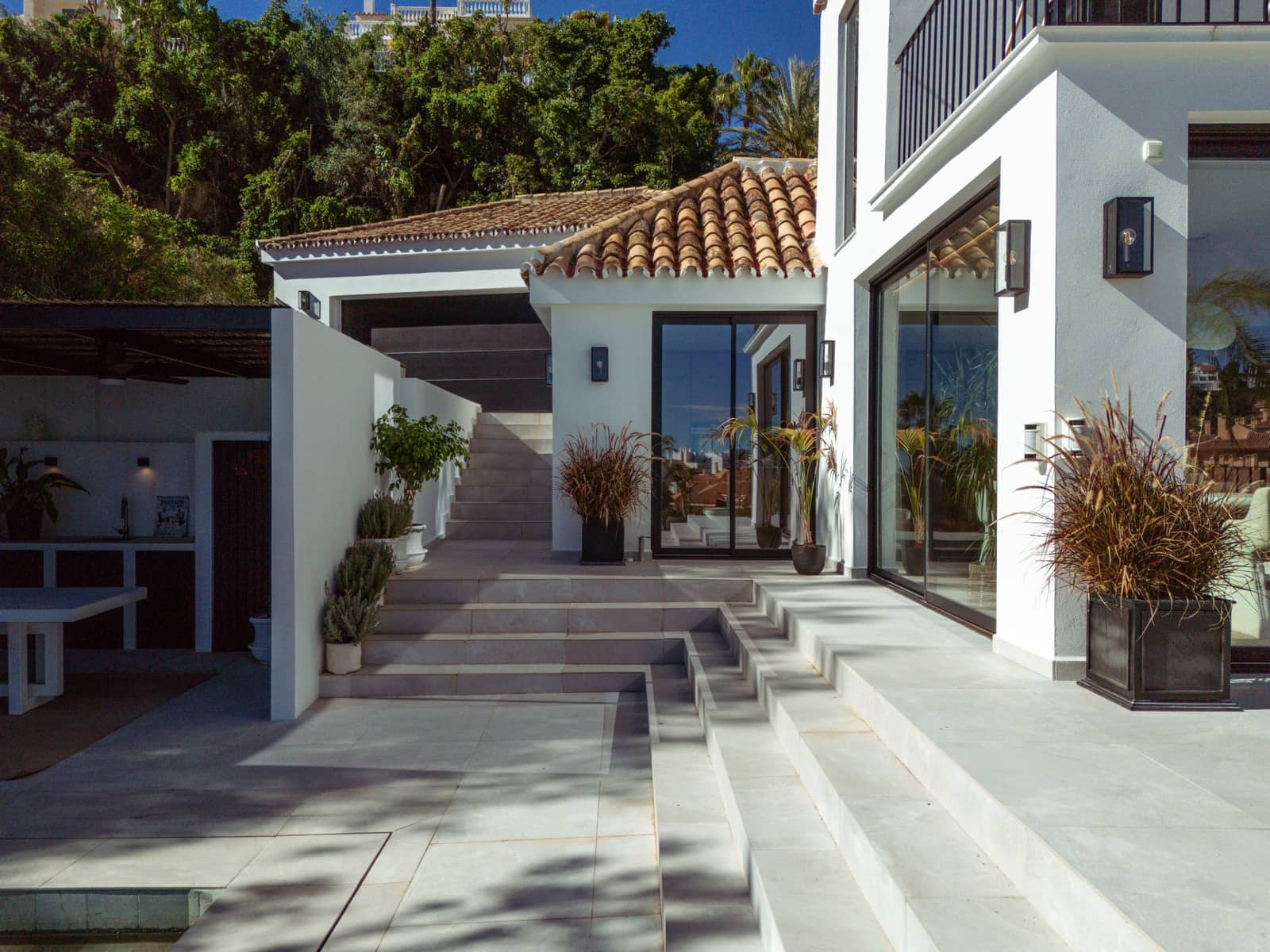 5 bedroom Villa for sale in Marbella with pool garage - € 3,395,000 (Ref: 10066554)