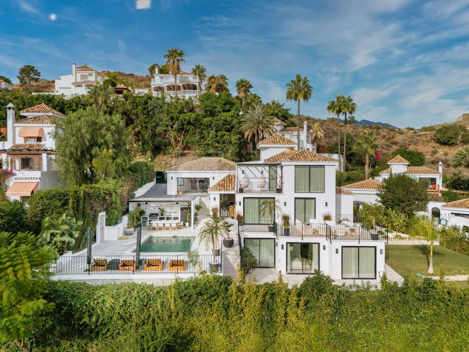 5 bedroom Villa for sale in Marbella with pool garage - € 3,395,000 (Ref: 10066554)