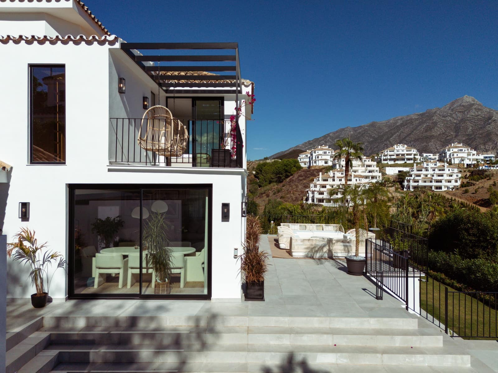 5 bedroom Villa for sale in Marbella with pool garage - € 3,395,000 (Ref: 10066554)