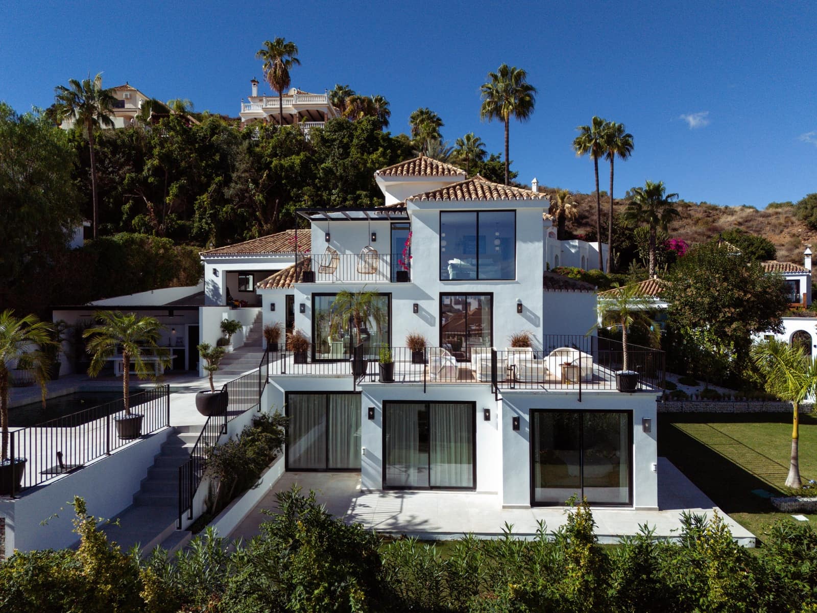 5 bedroom Villa for sale in Marbella with pool garage - € 3,395,000 (Ref: 10066554)