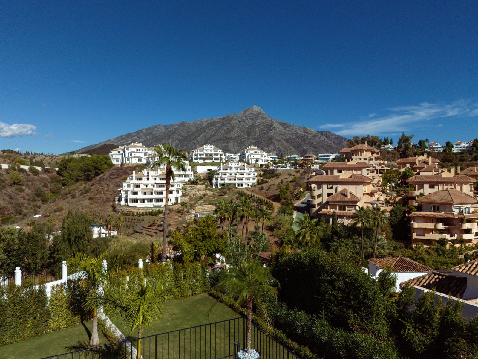 5 bedroom Villa for sale in Marbella with pool garage - € 3,395,000 (Ref: 10066554)