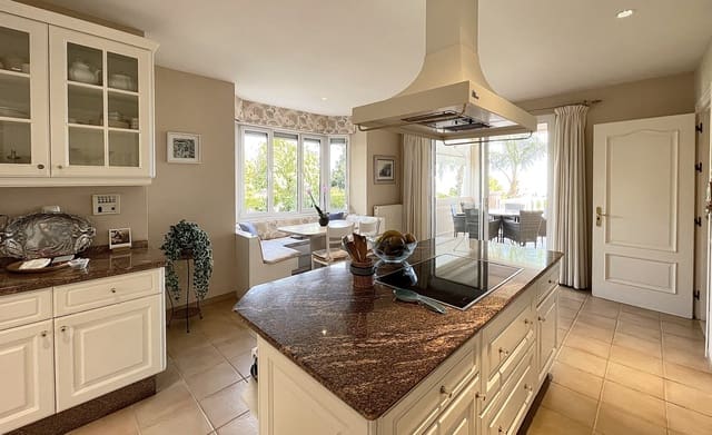 6 slaapkamer Villa te koop in Marbella met zwembad garage - € 9.500.000 (Ref: 10066558)