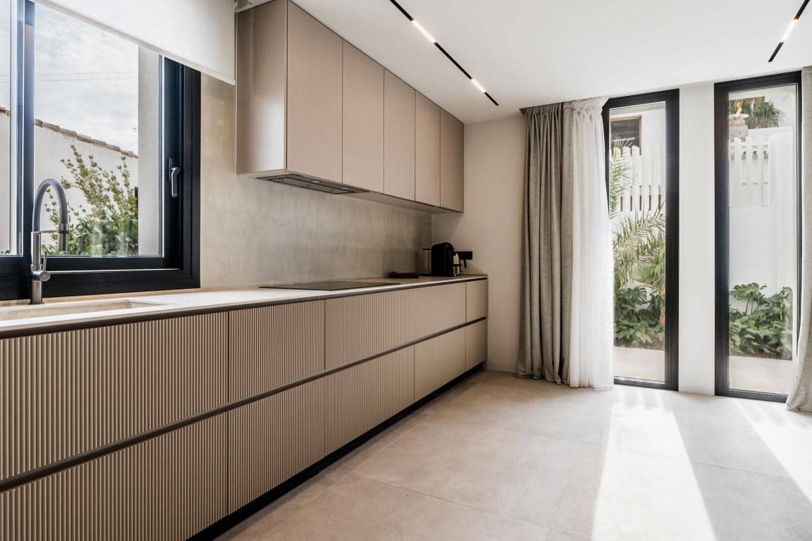 5 sypialnia Willa na sprzedaż w Marbella z basenem garażem - 1 995 000 € (Ref: 10066559)