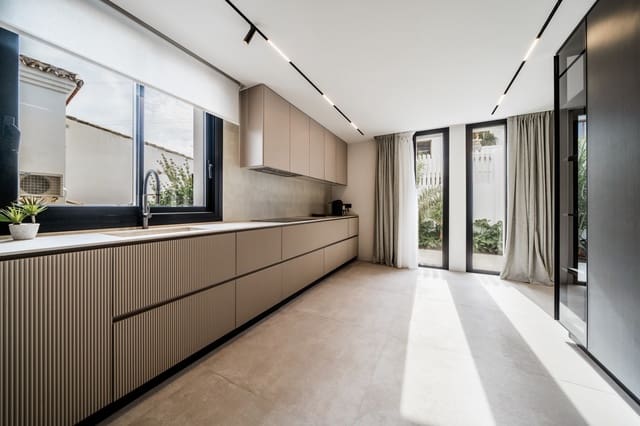 5 sypialnia Willa na sprzedaż w Marbella z basenem garażem - 1 995 000 € (Ref: 10066559)