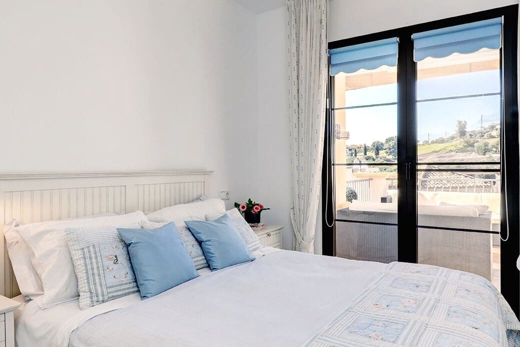 3 bedroom Apartment for sale in Benahavis with pool garage - € 385,000 (Ref: 10066563)