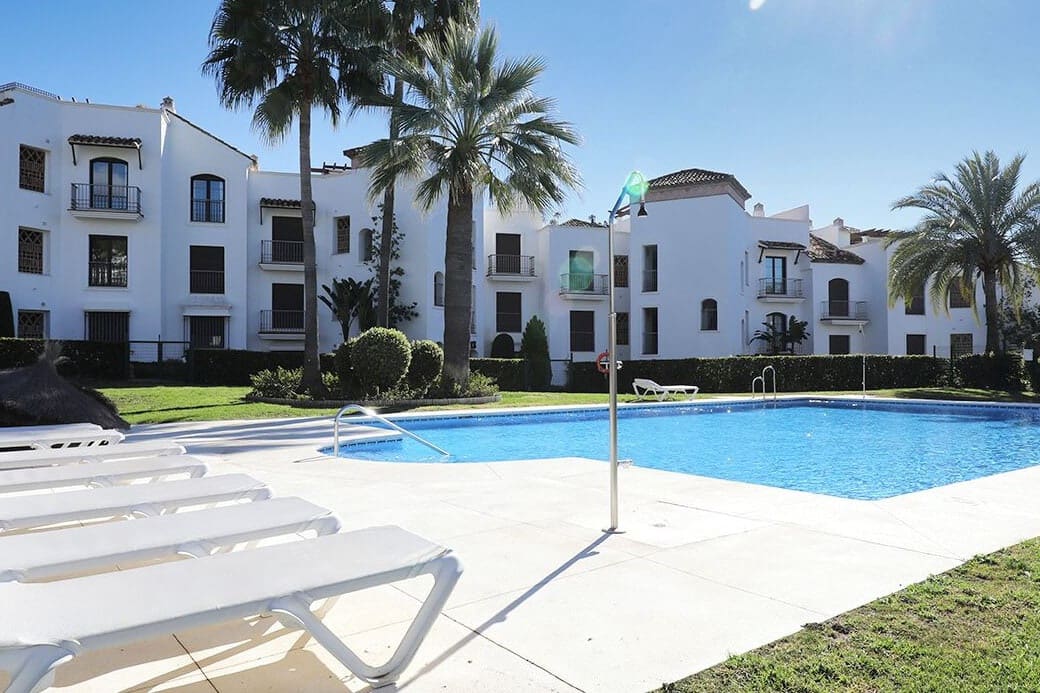 3 bedroom Apartment for sale in Benahavis with pool garage - € 385,000 (Ref: 10066563)