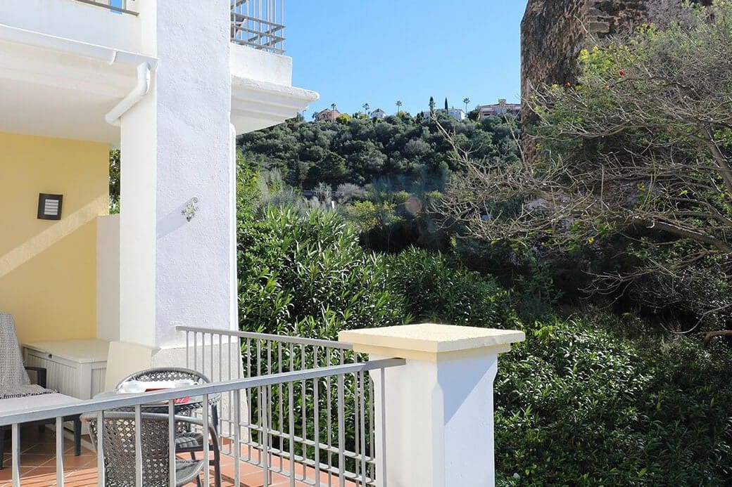 3 bedroom Apartment for sale in Benahavis with pool garage - € 385,000 (Ref: 10066563)