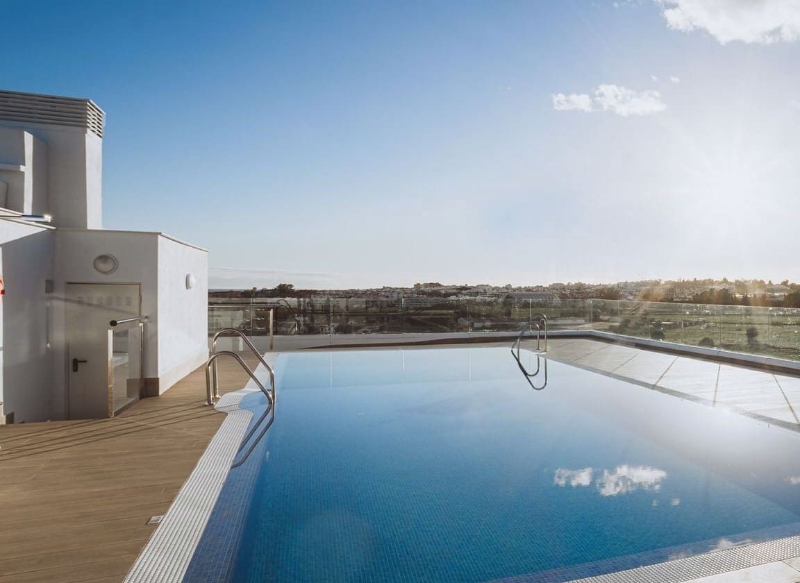 2 sovrum Lägenhet till salu i Nueva Andalucia med pool garage - 315 000 € (Ref: 10066583)