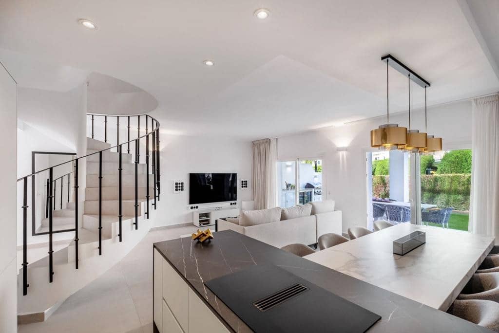 4 quarto Moradia para venda em Marbella com piscina garagem - 1 175 000 € (Ref: 10066596)