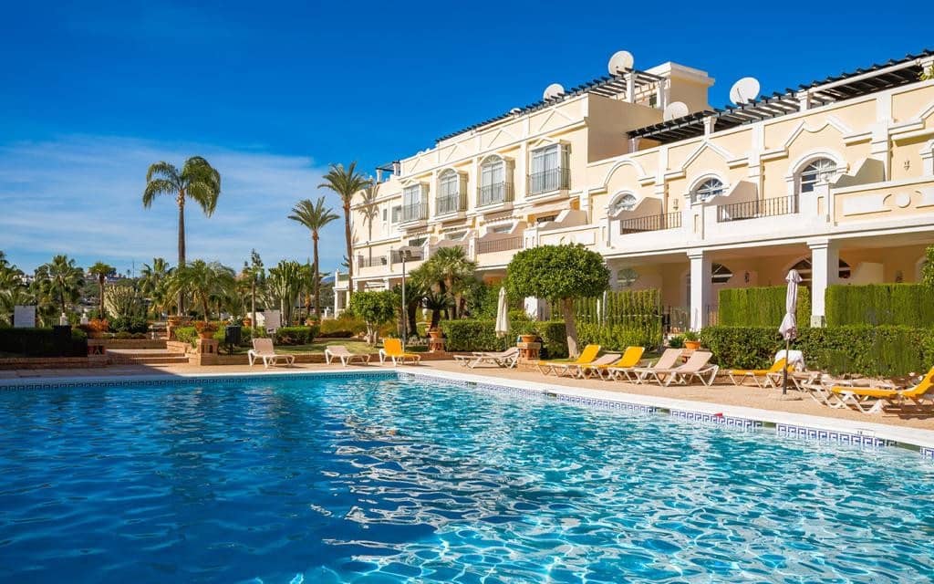 4 quarto Moradia para venda em Marbella com piscina garagem - 1 175 000 € (Ref: 10066596)