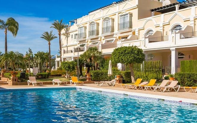 4 soveværelse Villa til salg i Marbella med swimmingpool garage - € 1.175.000 (Ref: 10066596)