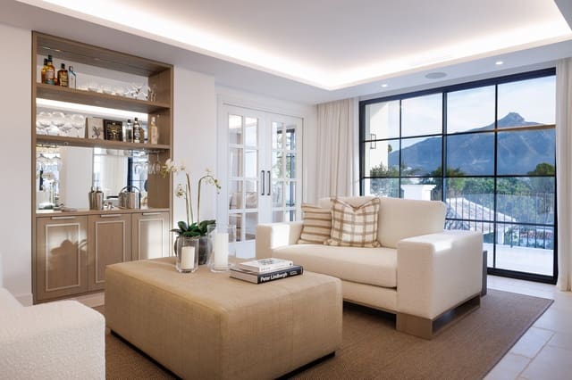 5 bedroom Villa for sale in Marbella with pool - € 5,495,000 (Ref: 10066603)