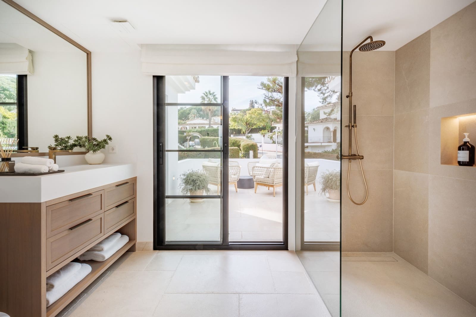 5 bedroom Villa for sale in Marbella with pool - € 5,495,000 (Ref: 10066603)