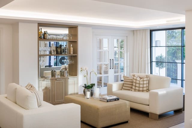 5 bedroom Villa for sale in Marbella with pool - € 5,495,000 (Ref: 10066603)