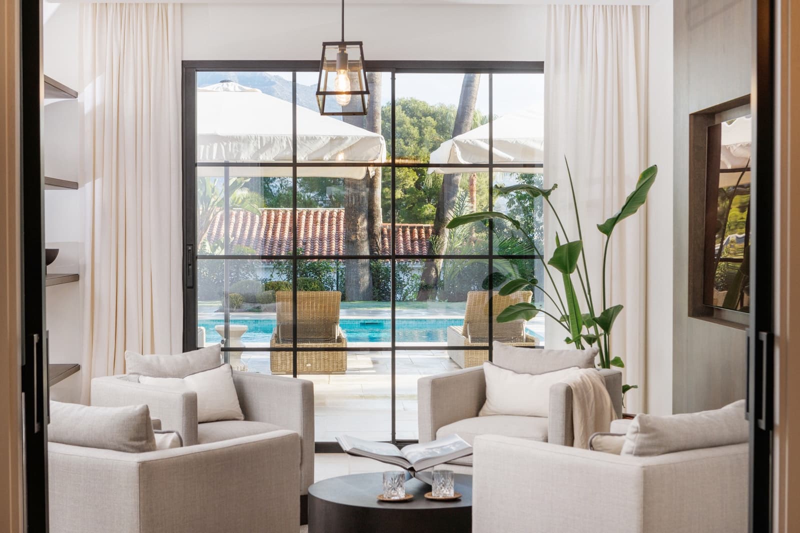 5 bedroom Villa for sale in Marbella with pool - € 5,495,000 (Ref: 10066603)