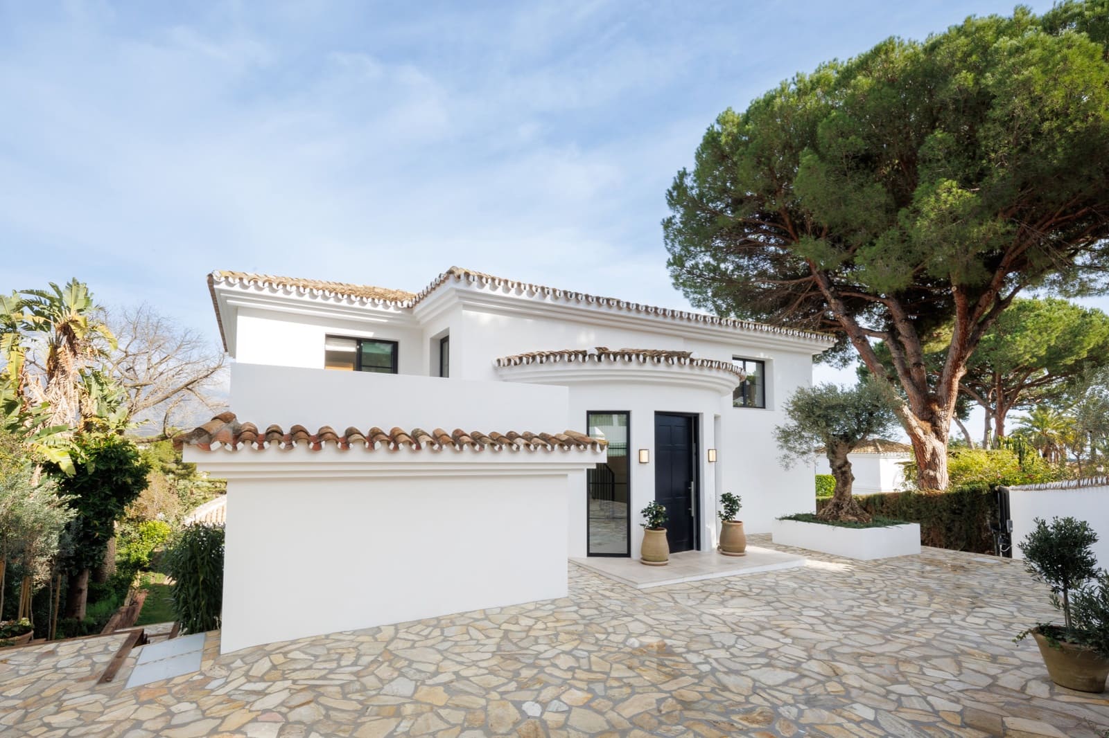 5 bedroom Villa for sale in Marbella with pool - € 5,495,000 (Ref: 10066603)