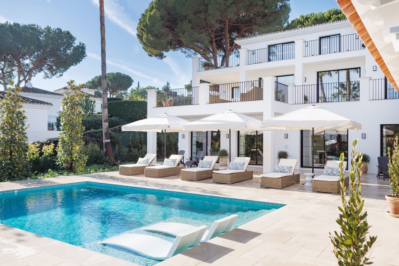5 bedroom Villa for sale in Marbella with pool - € 5,495,000 (Ref: 10066603)