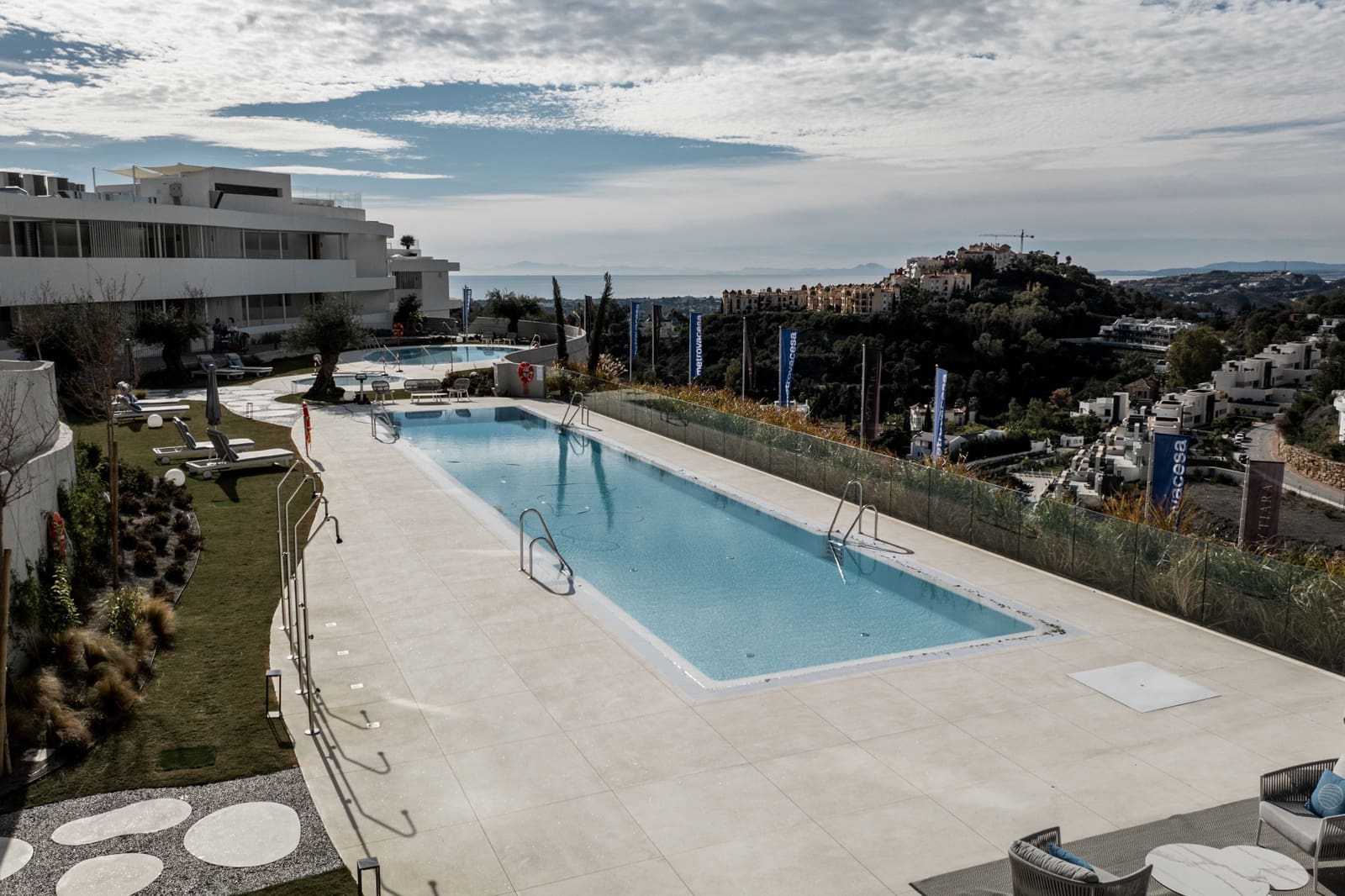 2 slaapkamer Appartement te koop in La Quinta met zwembad - € 1.195.000 (Ref: 10066605)