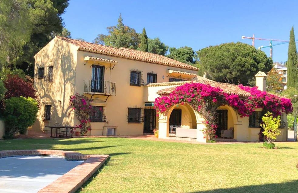 6 soverom Villa til salgs i Benahavis med svømmebasseng garasje - € 1 650 000 (Ref: 10066609)