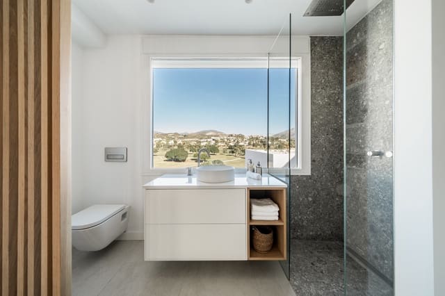 3 quarto Penthouse para venda em Marbella com piscina garagem - 1 695 000 € (Ref: 10066612)