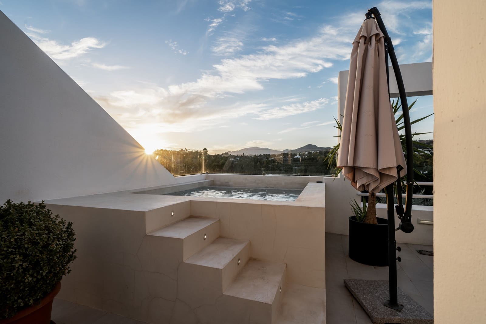 3 quarto Penthouse para venda em Marbella com piscina garagem - 1 695 000 € (Ref: 10066612)
