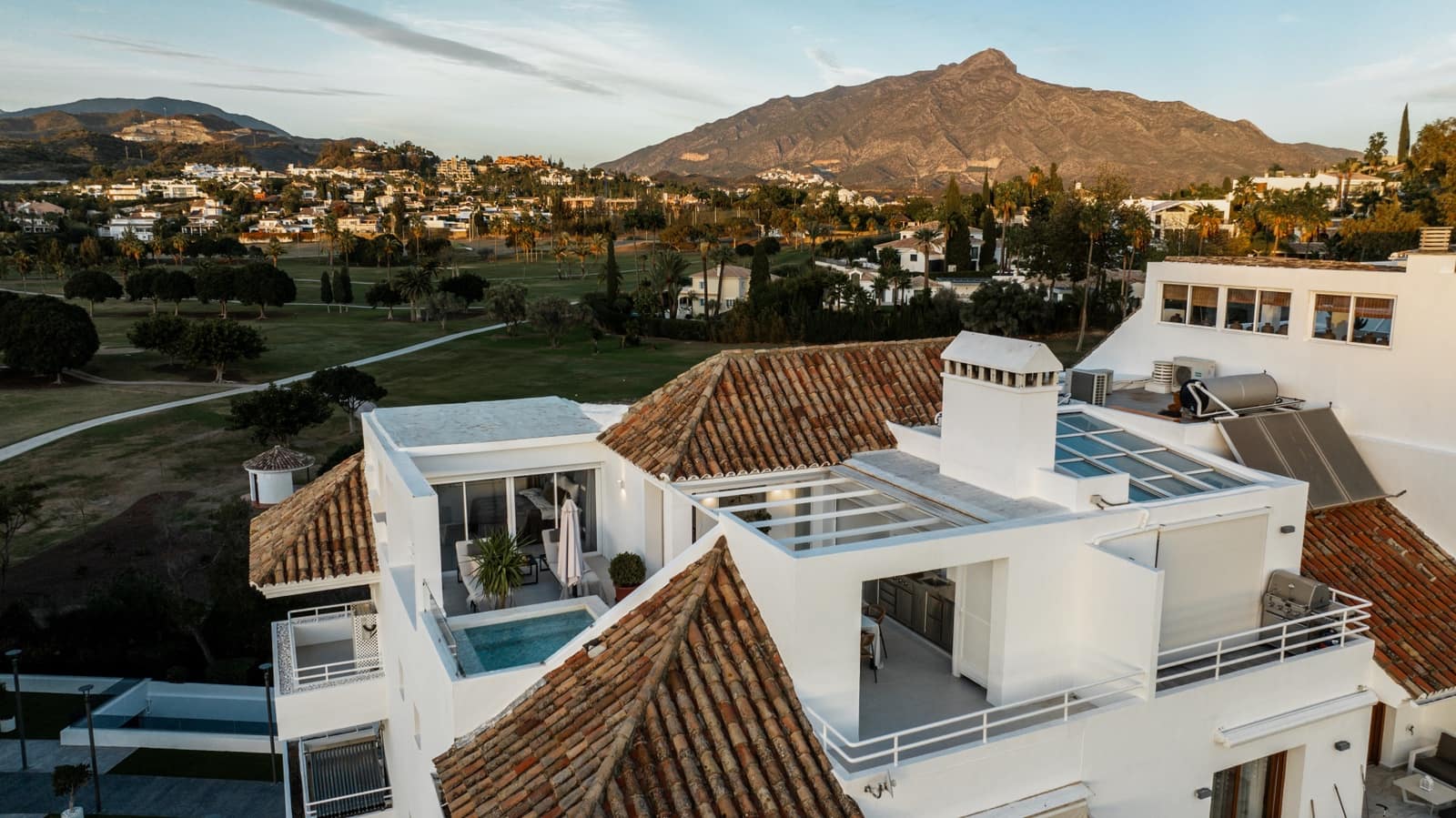 3 quarto Penthouse para venda em Marbella com piscina garagem - 1 695 000 € (Ref: 10066612)