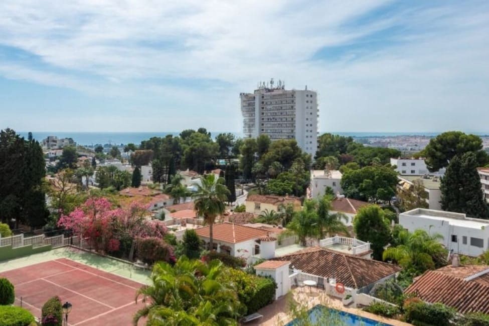 Ático de 2 habitaciones en Marbella en venta con piscina - 449.000 € (Ref: 10066623)