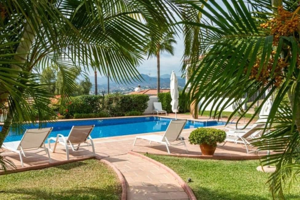 Ático de 2 habitaciones en Marbella en venta con piscina - 449.000 € (Ref: 10066623)