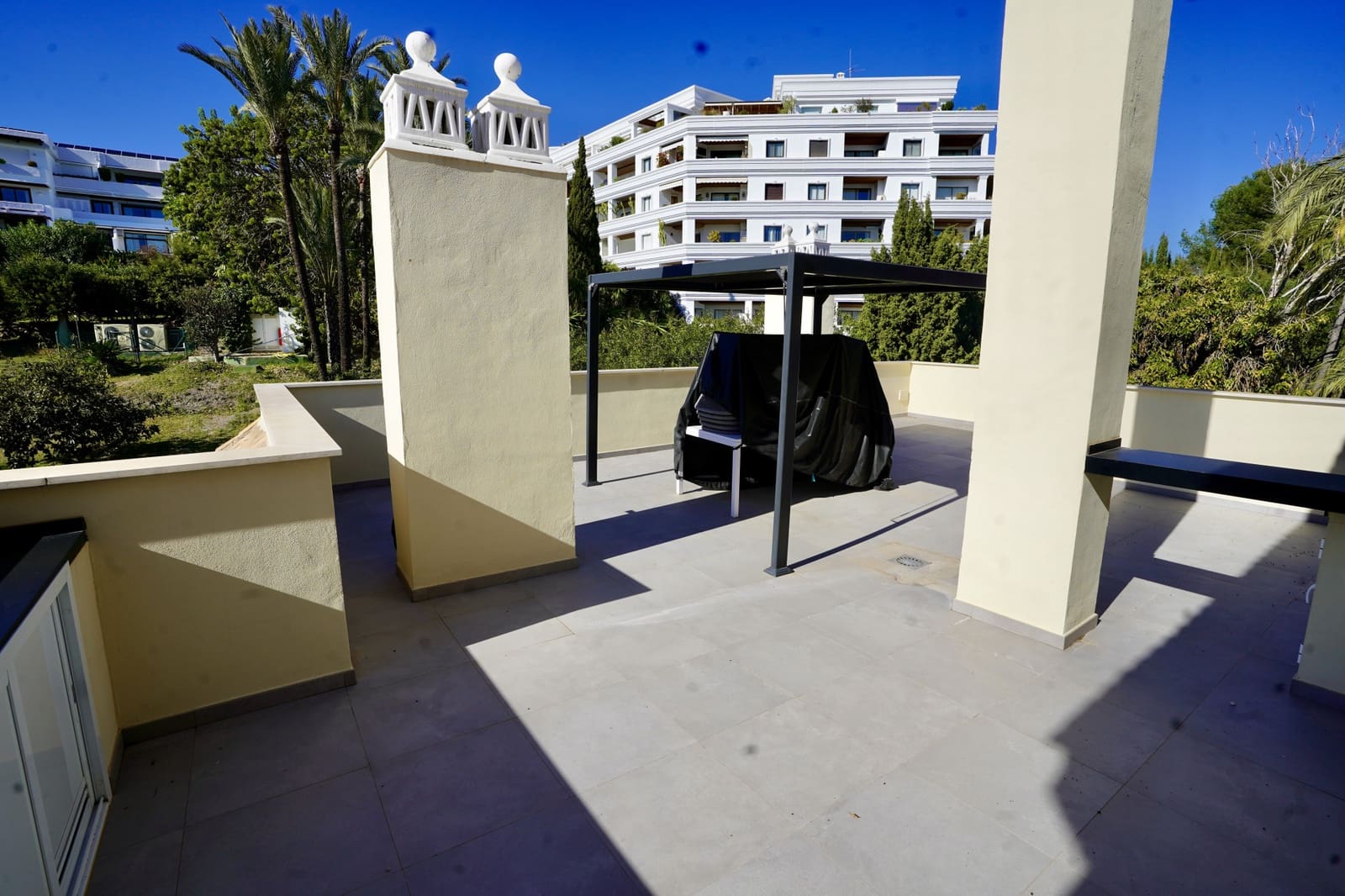 3 Zimmer Penthouse zu verkaufen in Marbella mit Pool - 875.000 € (Ref: 10066624)