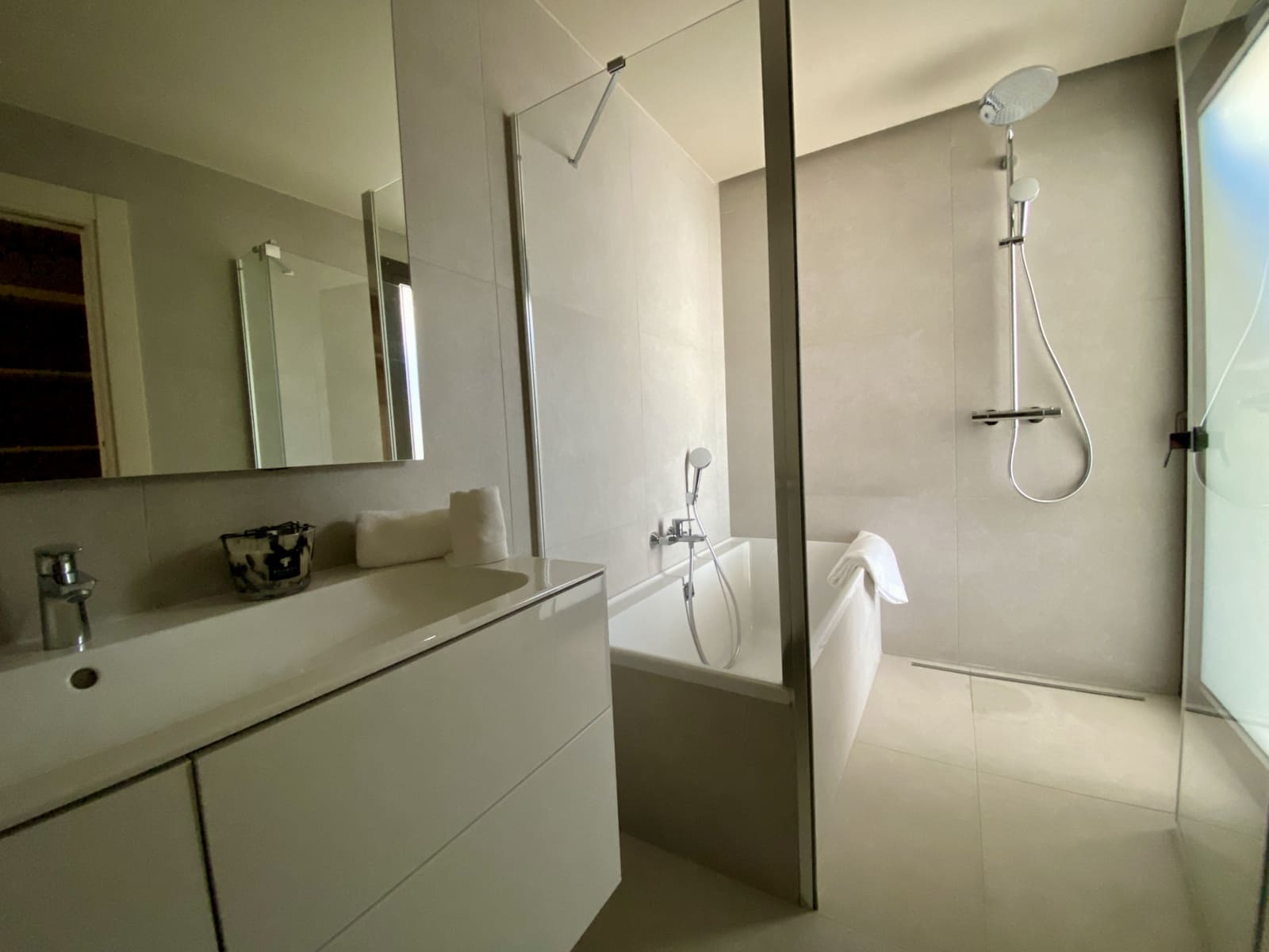 3 Zimmer Apartment zu verkaufen in Estepona mit Pool Garage - 1.850.000 € (Ref: 10066639)