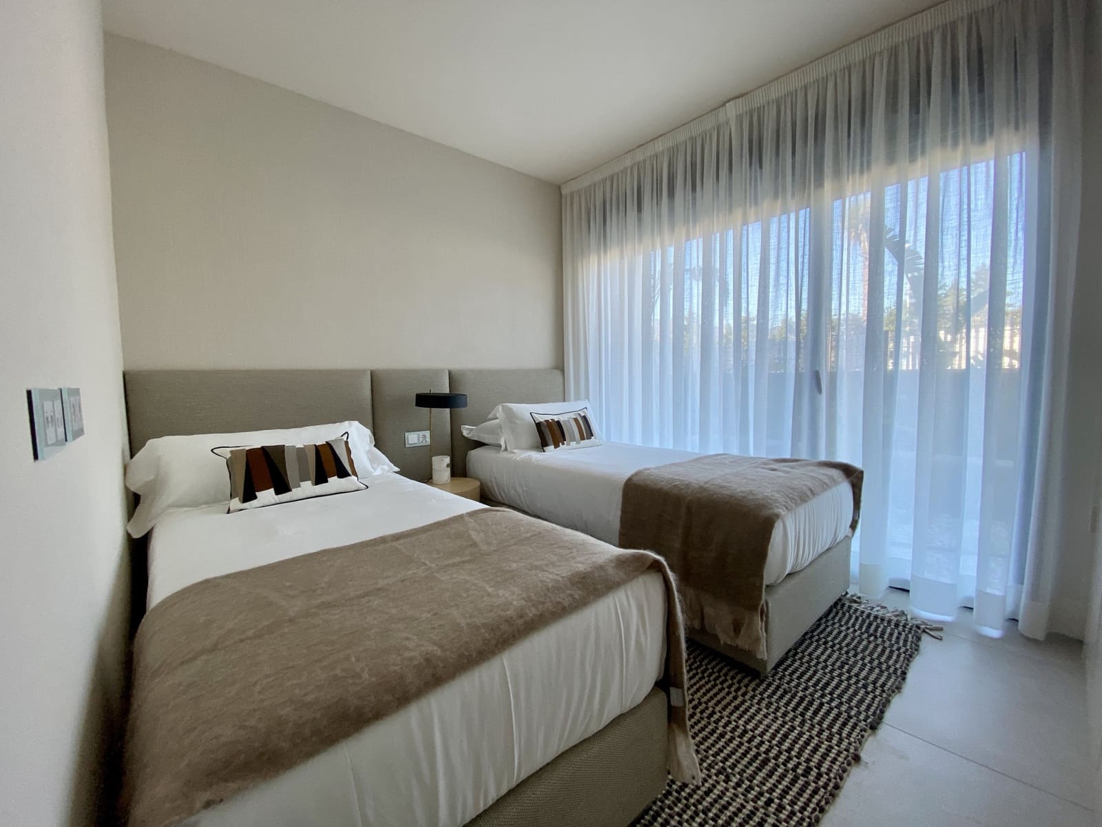 3 Zimmer Apartment zu verkaufen in Estepona mit Pool Garage - 1.850.000 € (Ref: 10066639)