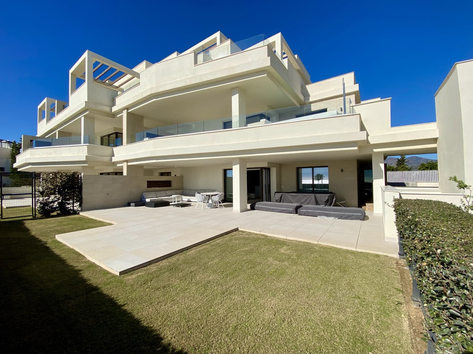 3 soveværelse Lejlighed til salg i Marbella med swimmingpool garage - € 1.850.000 (Ref: 10066640)