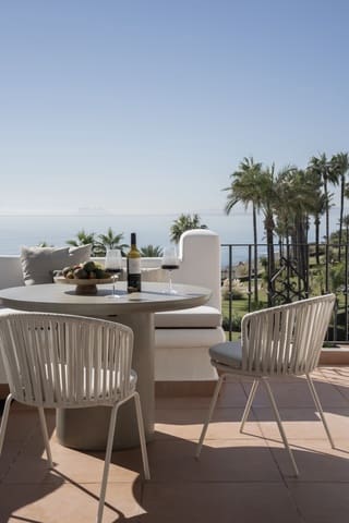 Ático de 2 habitaciones en Estepona en venta con piscina - 1.750.000 € (Ref: 10066641)