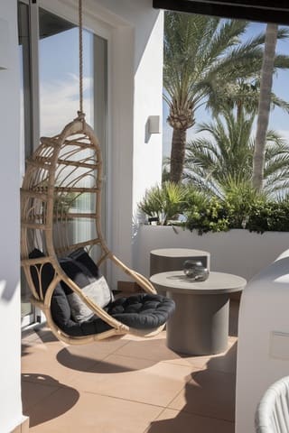 Ático de 2 habitaciones en Estepona en venta con piscina - 1.750.000 € (Ref: 10066641)